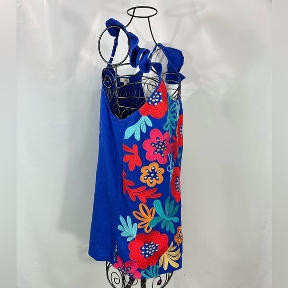 Andree by Unit blue floral embroidered flutter sleeve tank size L - Picture 4 of 7